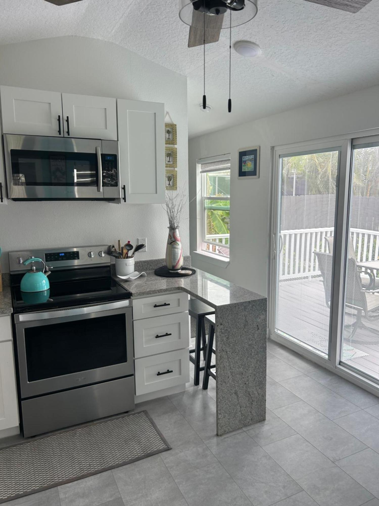 Perfect Getaway-Lovely Cottage House- Near Beaches Nokomis Extérieur photo