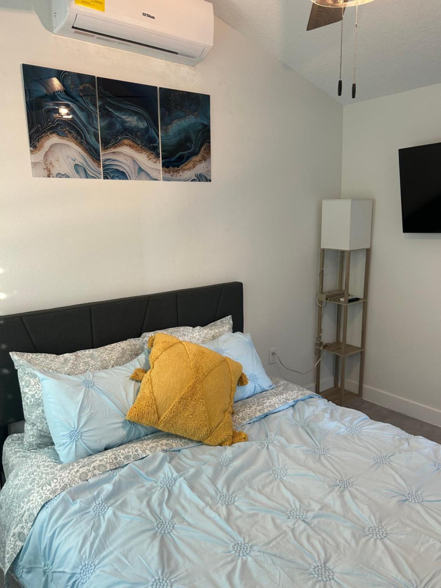 Perfect Getaway-Lovely Cottage House- Near Beaches Nokomis Extérieur photo